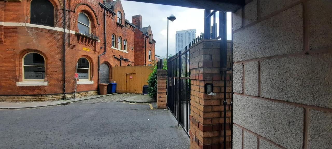 Lovely 2-Bedroom Apartment, Free Parking Manchester Exterior photo