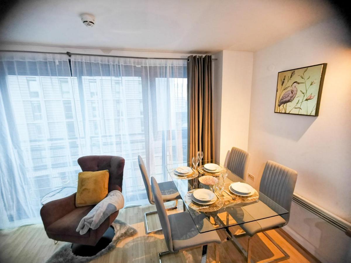 Lovely 2-Bedroom Apartment, Free Parking Manchester Exterior photo