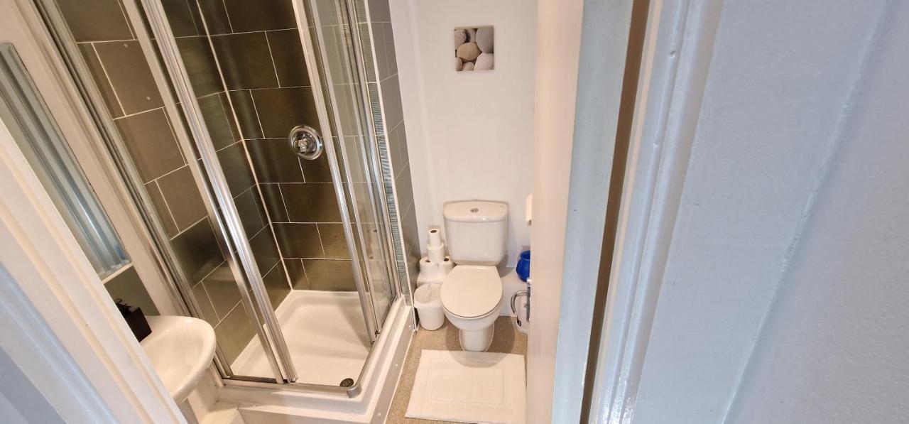 Lovely 2-Bedroom Apartment, Free Parking Manchester Exterior photo