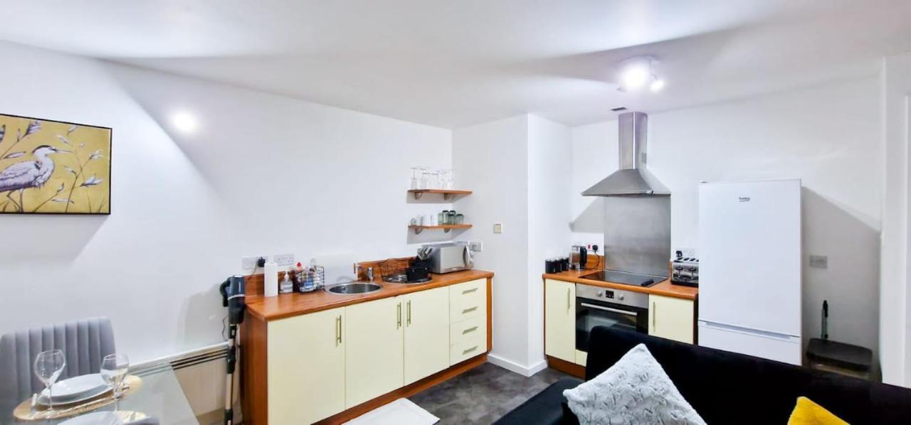 Lovely 2-Bedroom Apartment, Free Parking Manchester Exterior photo